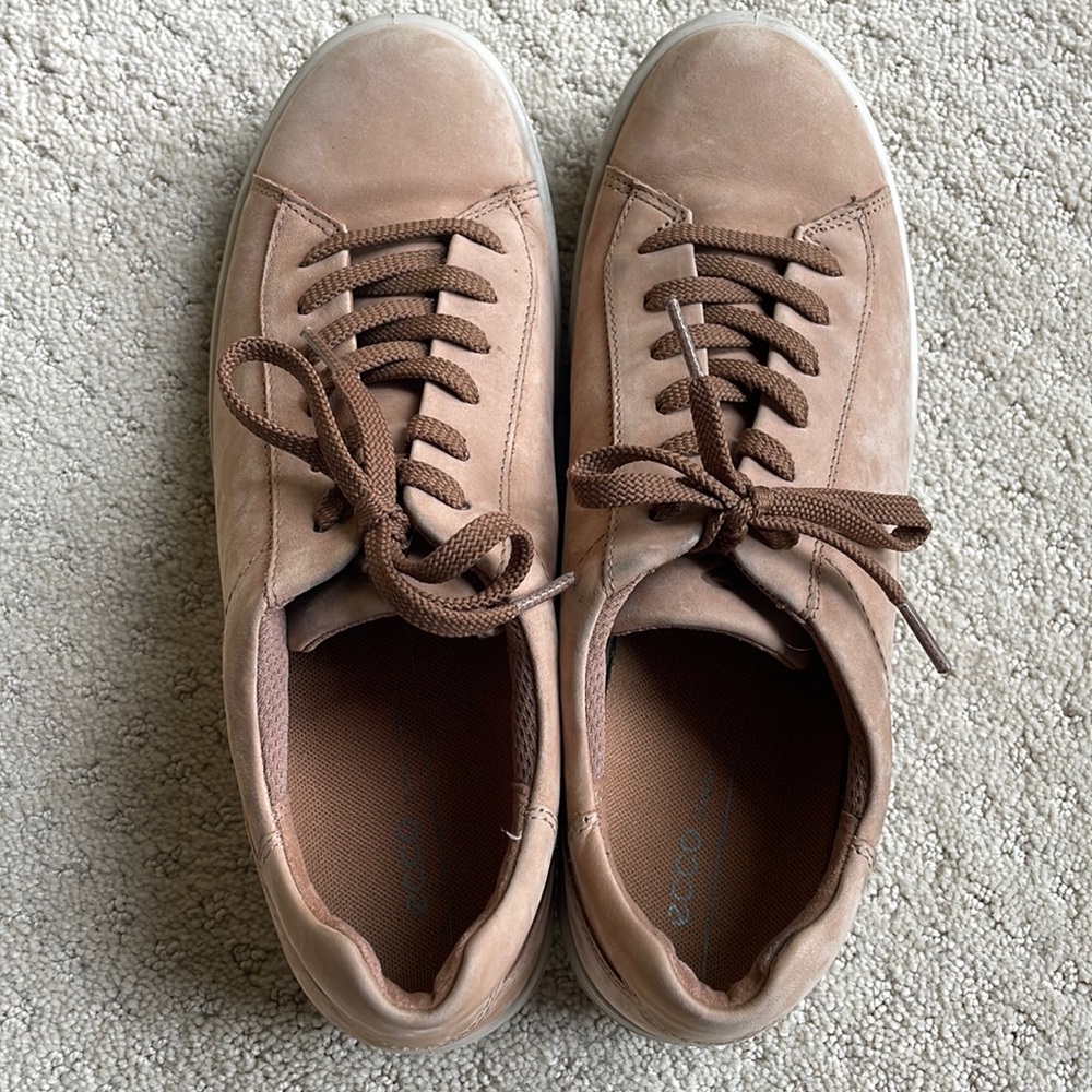 ECCO Women's Chase 2 Tie Hydromax Sneaker in Cashmere Nubuck. 41EU (10)